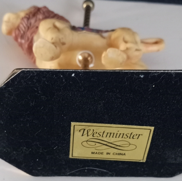 Elegant Lion Westminster Carousel Collection - Picture 3 of 3